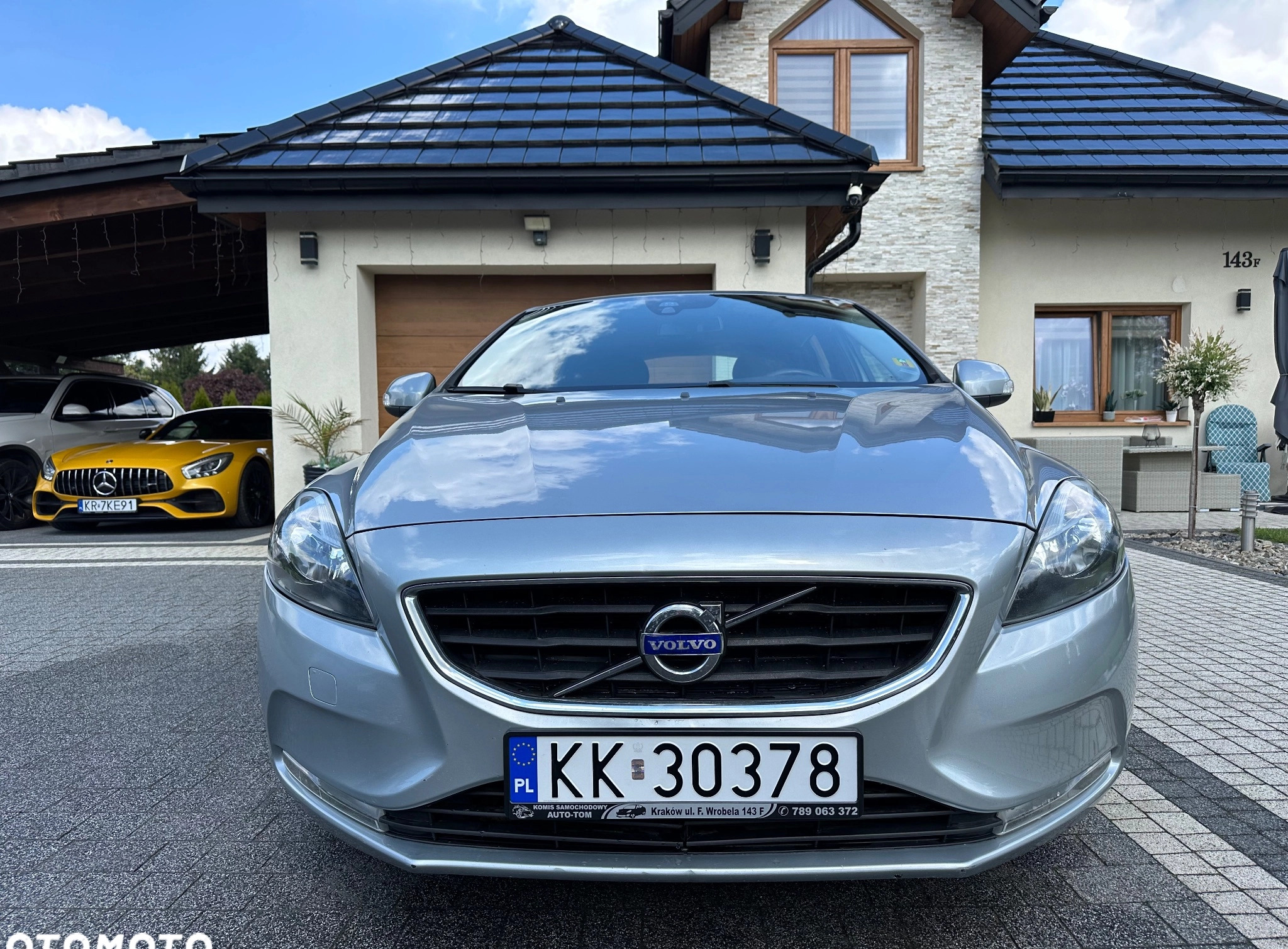 Volvo V40 cena 42500 przebieg: 170000, rok produkcji 2014 z Kraków małe 742